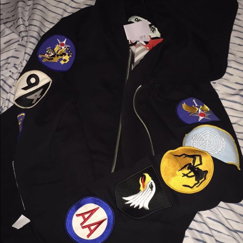 Men’s off white hoodie !